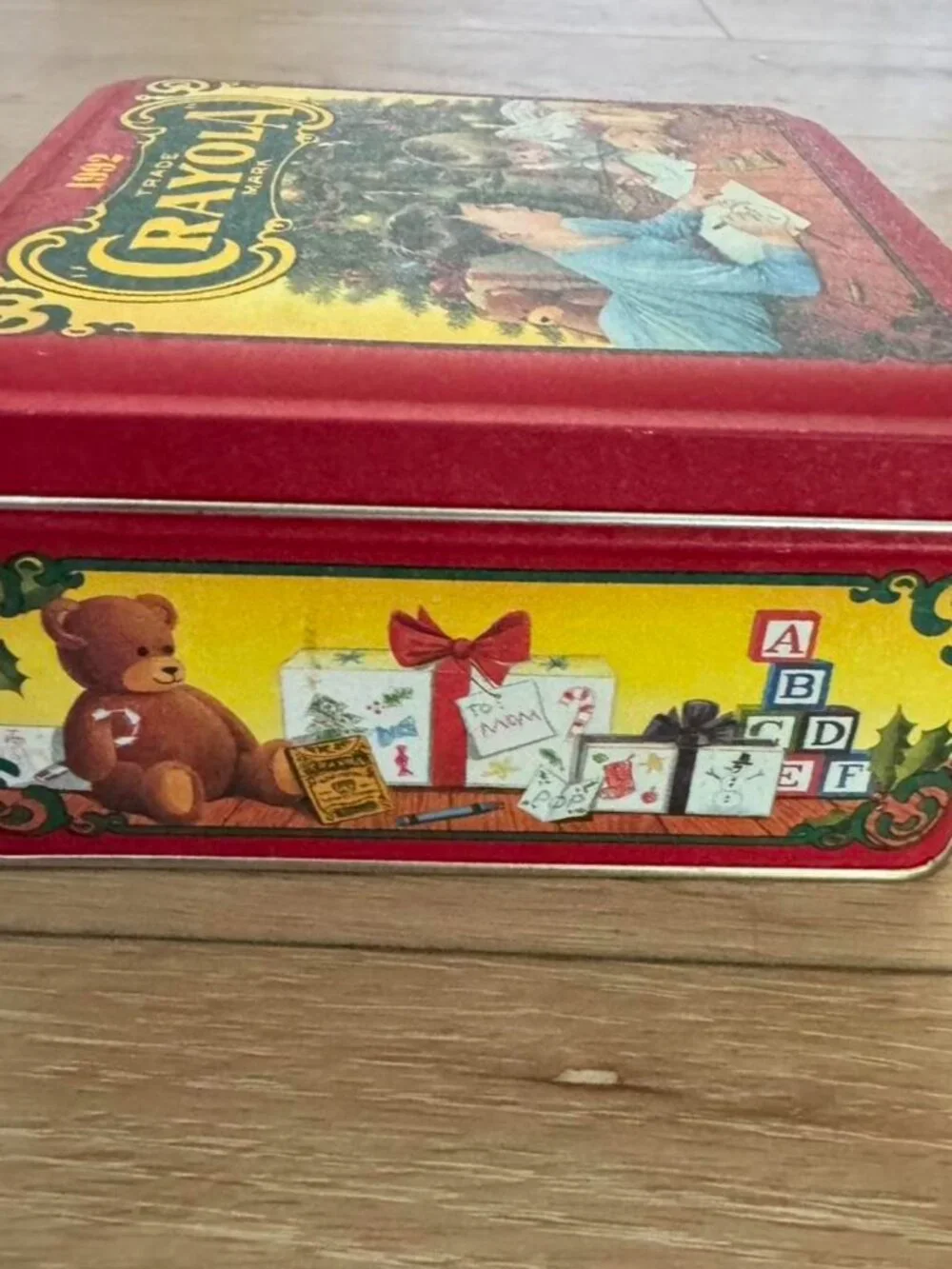 ✨❤️Vintage Collectible 1992 Crayola Christmas Holiday Metal Storage Tin